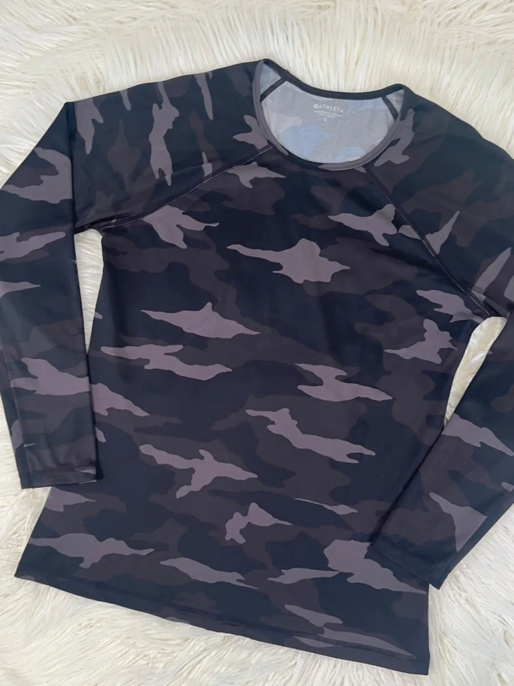 Athleta "Freestyle rash guard performance top in camo" NWOT - Picture 6 of 10
